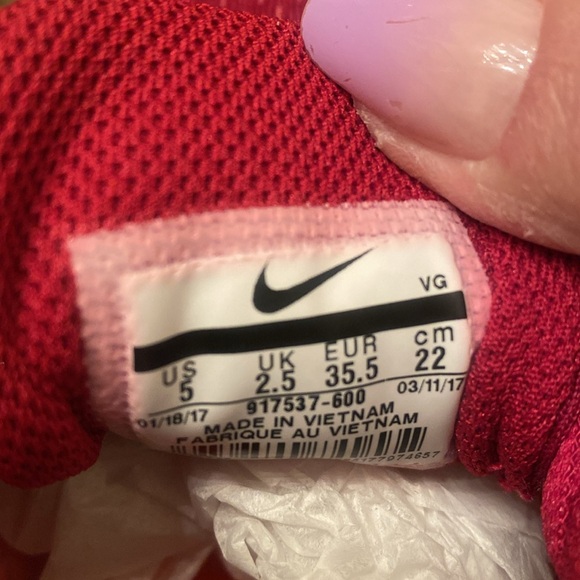 Nike Red Burgundy Tennis Shoes unique color - Picture 6 of 6